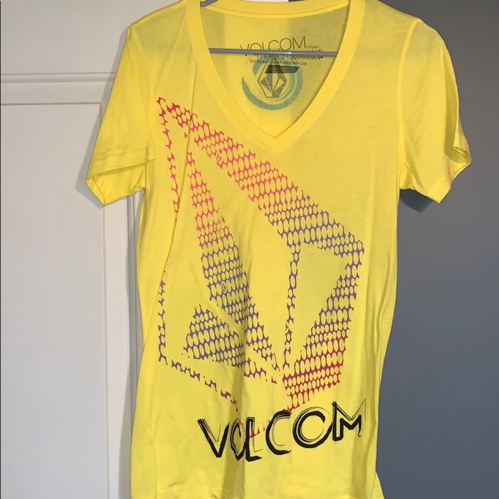 Women’s volcom tee
